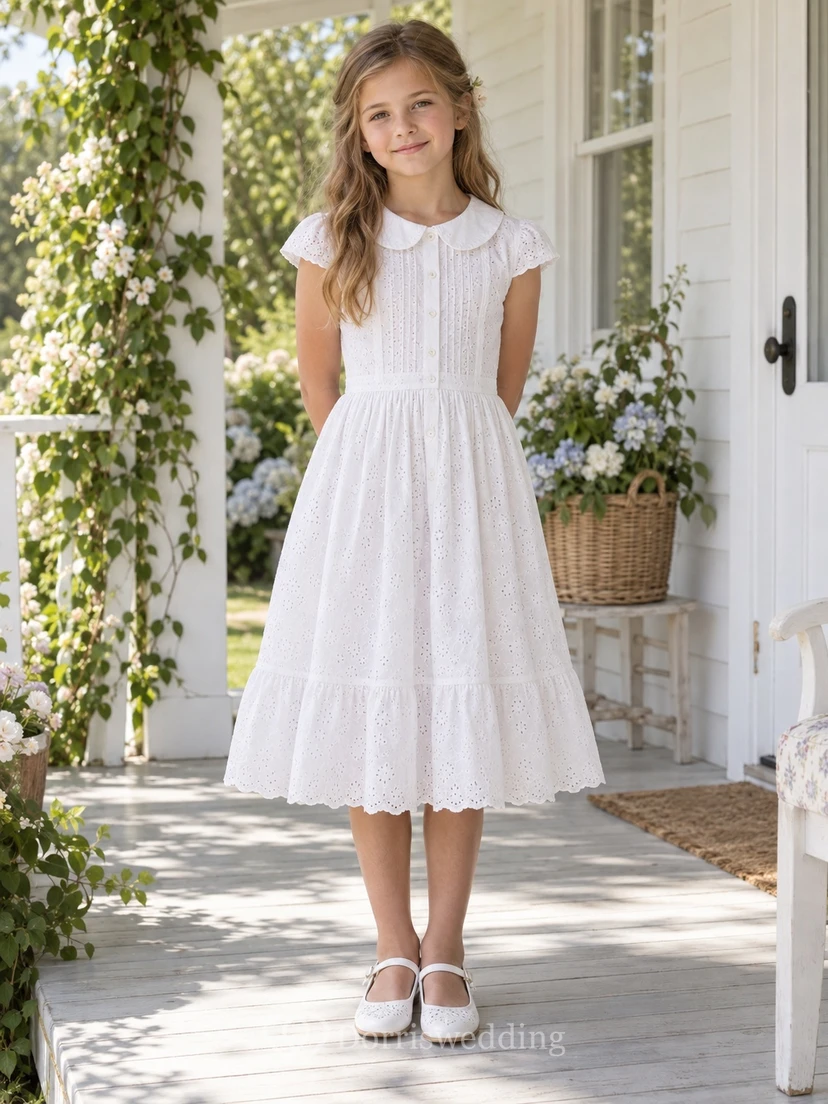 Vestido de niña de flores blanco vintage de corte A con encaje, mangas cortas, cuello Peter Pan y pliegues, largo hasta la rodilla.