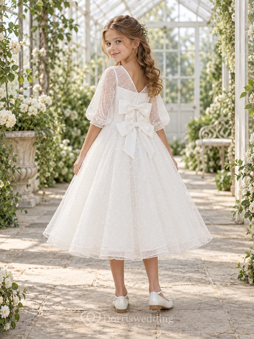 Vestido de niña de flores blanco de corte A, largo hasta la rodilla, de tul con lunares, efecto ilusión, mangas hasta el codo y doble lazo. view 2