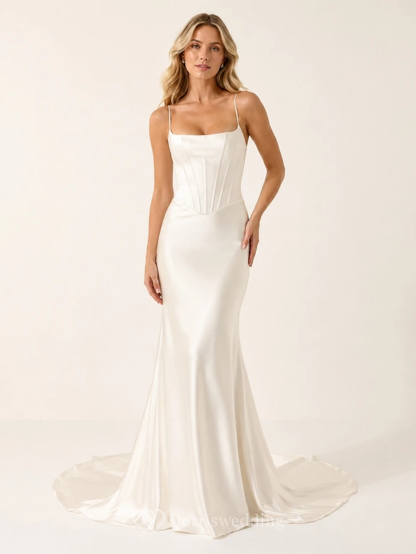 Vestido de novia sencillo de sirena con escote cuadrado y corsé, largo hasta el suelo.