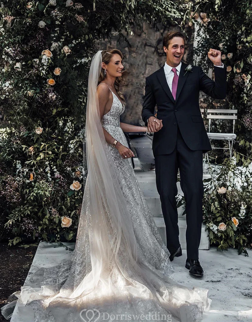 Robe de mariée bohème décolletée en A avec jupe en tulle à volants view 4