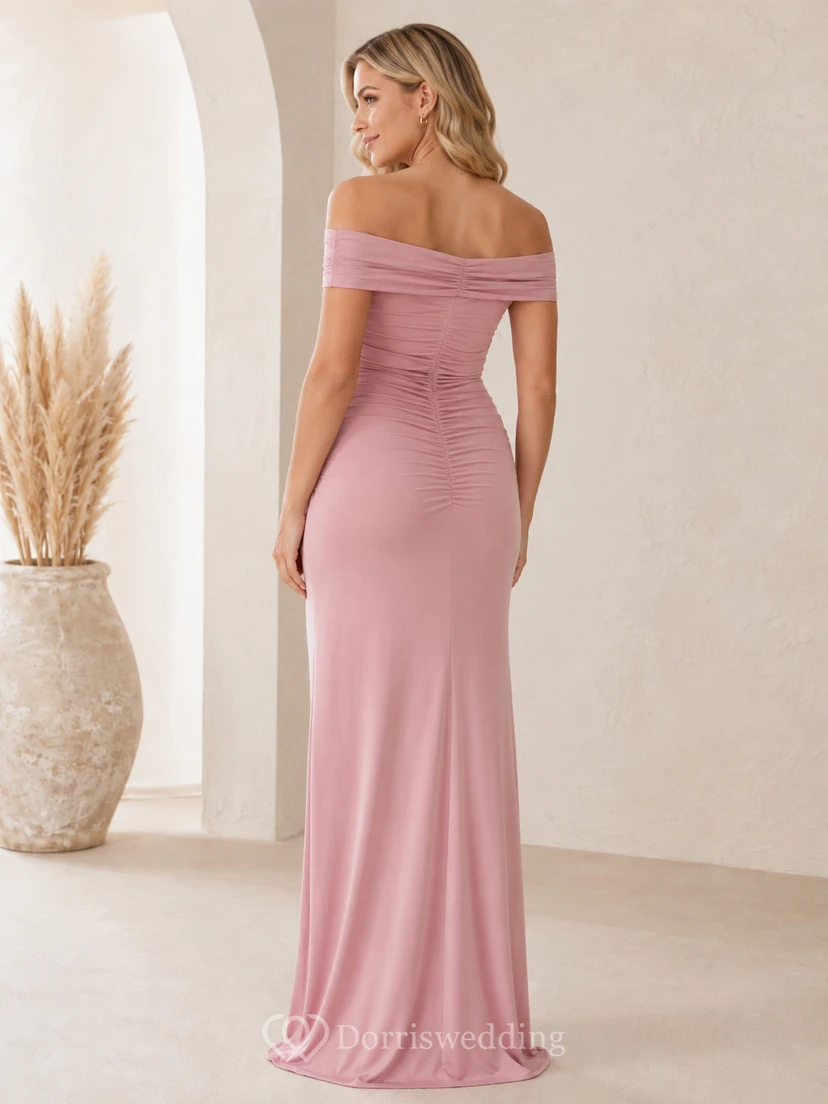 Robe longue fourreau froncée en jersey rose poudré à épaules dénudées et à épaules dénudées, longueur au sol view 2