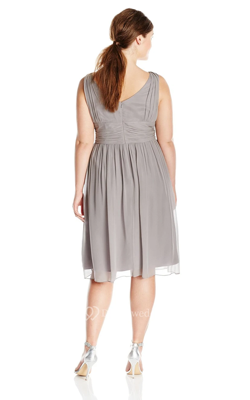 Knielanges Chiffonkleid mit V-Ausschnitt und baskischer Taille view 4