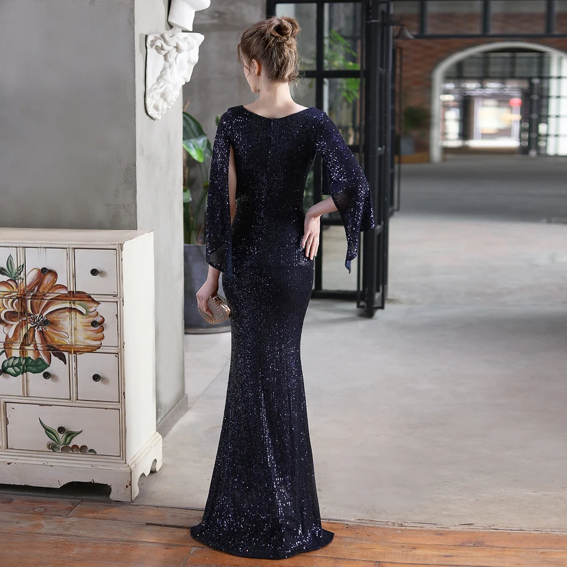 Robe de soirée élégante à paillettes, style sirène, ailes d'ange, idéale pour un banquet ou une réunion. Mannequin automobile. Robe de soirée d'été. view 29