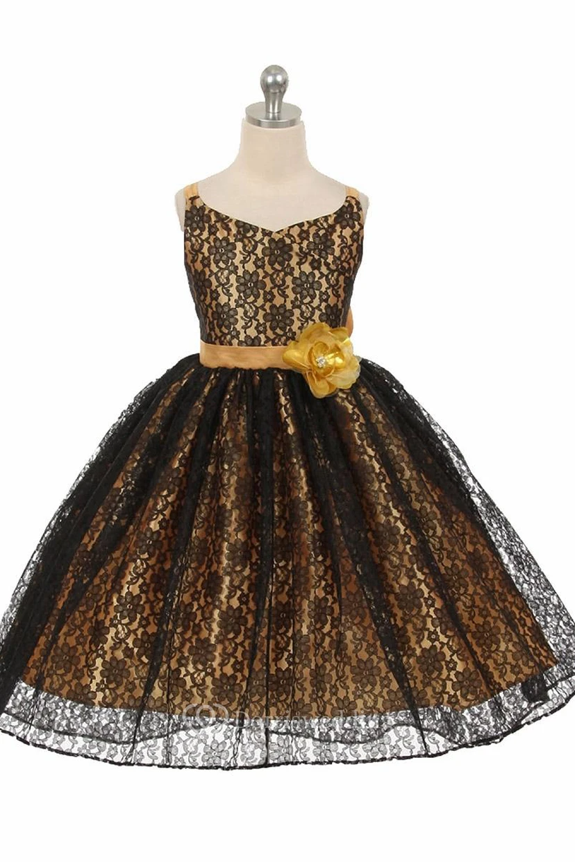Robe de demoiselle d'honneur asymétrique en dentelle à imprimé floral croisé avec ruban
