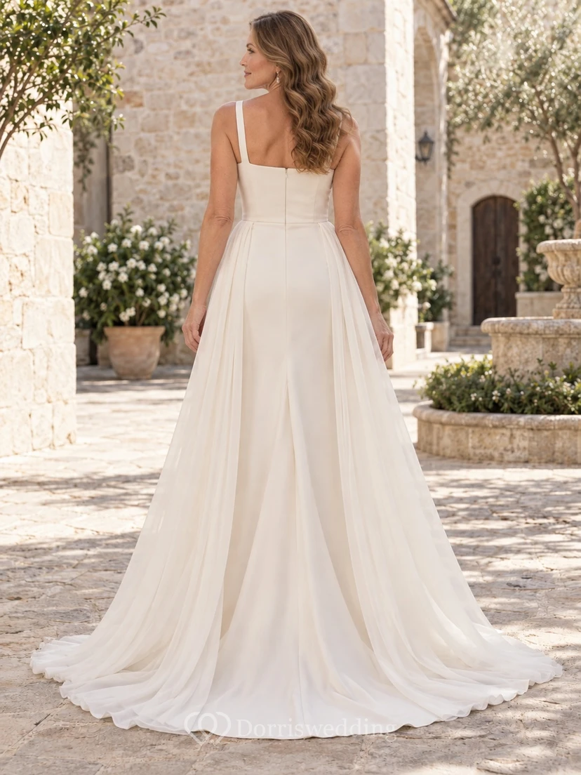 Vestido de novia convertible de satén con escote cuadrado, sobrefalda de tul desmontable y cola larga. view 2