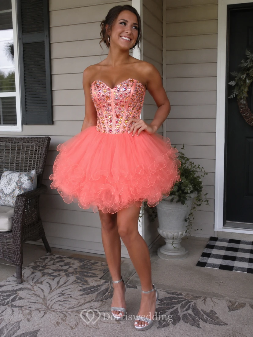 Vestidos de cóctel cortos y sexys con escote corazón, de organza y con pedrería, ideales para fiestas de bienvenida. view 10