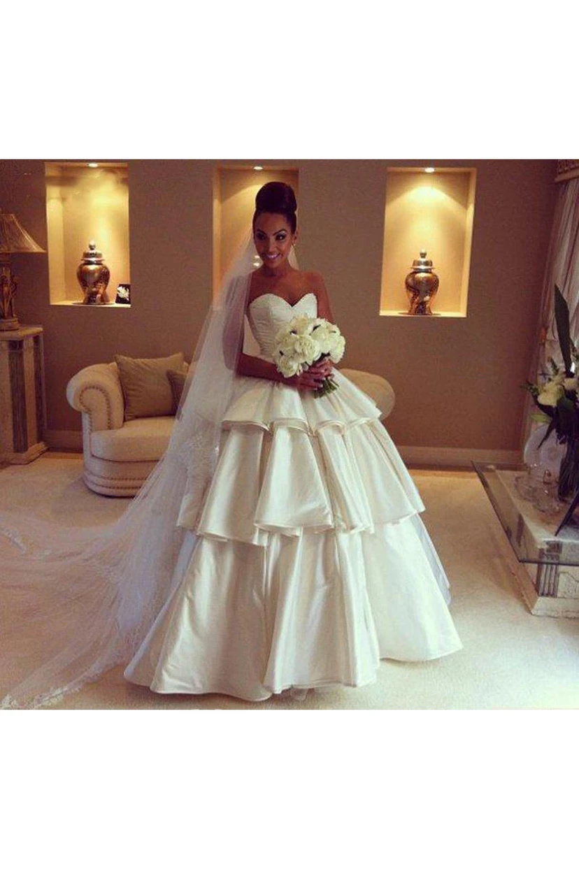 Wunderschönes, mehrlagiges Brautkleid mit Herzausschnitt, bodenlanges Ballkleid view 2