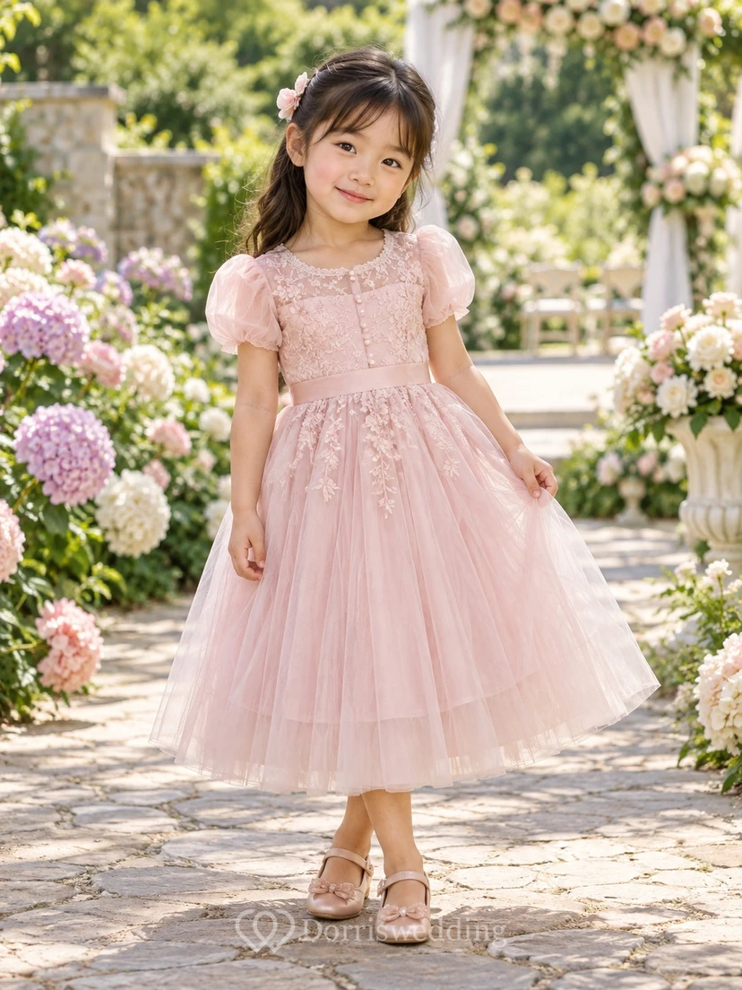 Teelanges, rosafarbenes A-Linien-Kleid aus Spitze, Tüll, Puffärmeln und Illusionsapplikationen für Blumenmädchen
