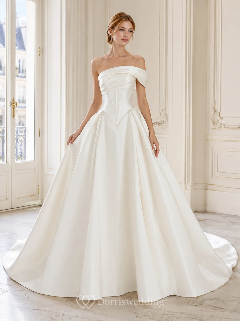 Robe de bal plissée en satin à épaules dénudées et manches courtes pour une cérémonie de chapelle