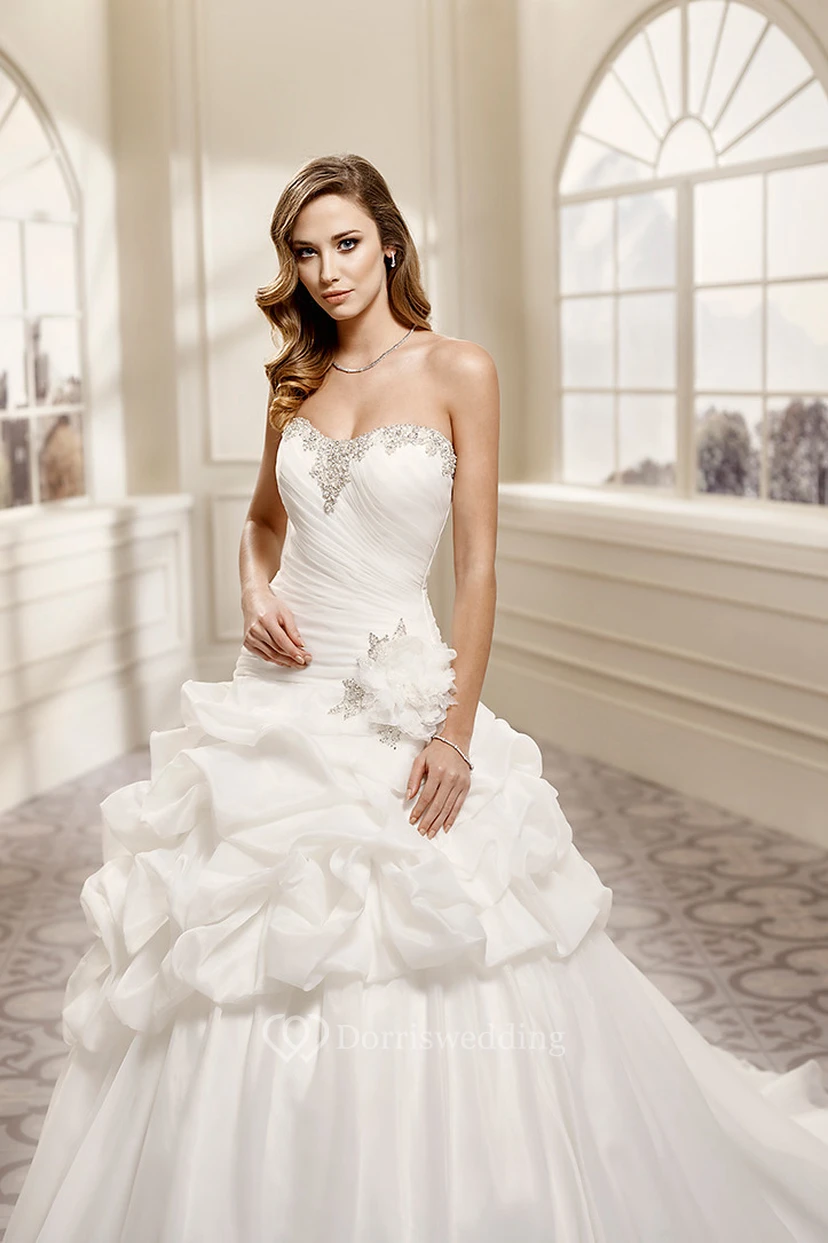 Ball Gown Sweetheart Long Organza Wedding Dress With Pick Up And Beading view 3