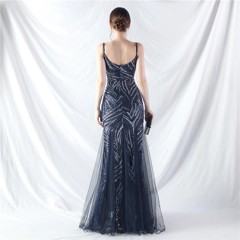 Paillettenbesetztes Abendkleid aus Netzstoff und Trägern view 6