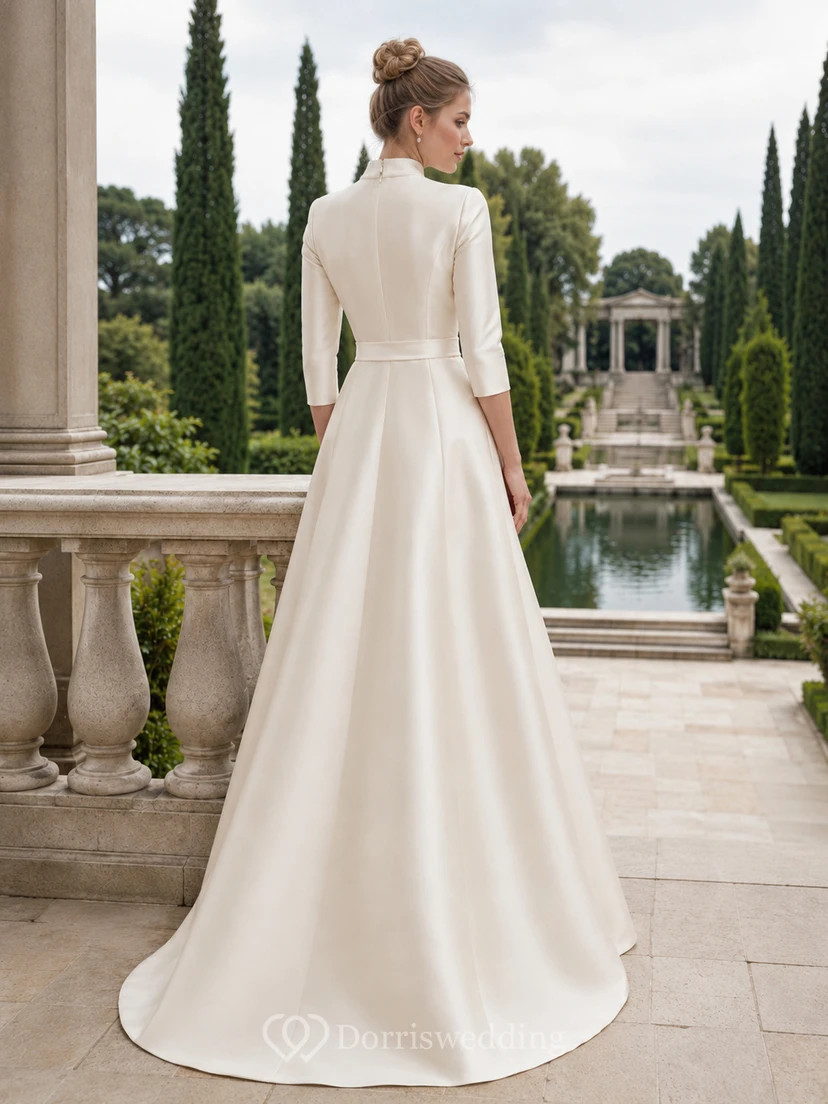Robe de mariée Temple Garden en satin à col montant et coupe trapèze view 2