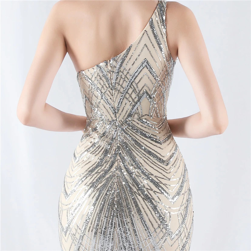 Vestido de noche asimétrico con escote alto y escote alto, adornado con cuentas florales y flores. view 67