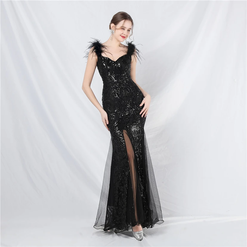 Robe longue haut de gamme en maille à sequins et plumes d'autruche. view 20
