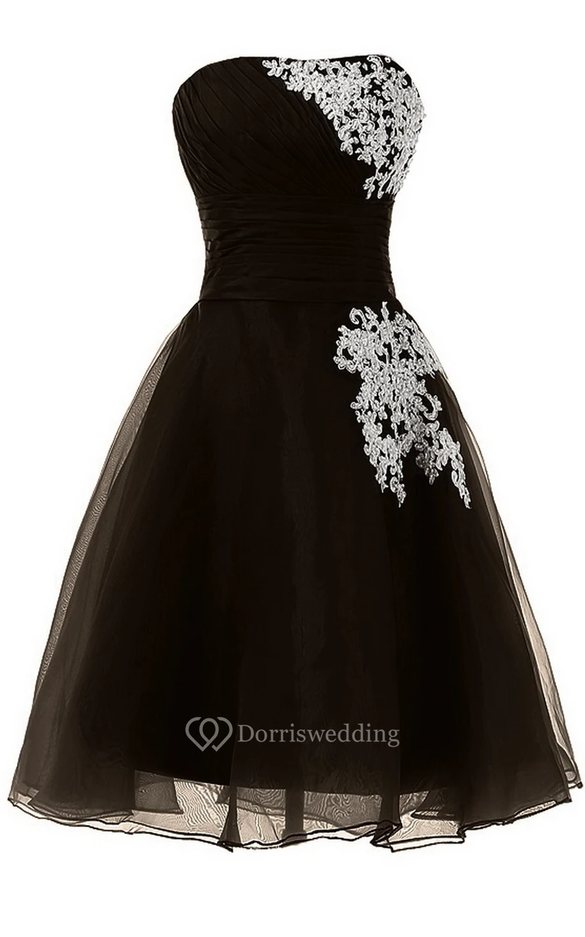 Robe de mariée bustier trapèze avec applications de dentelle view 3