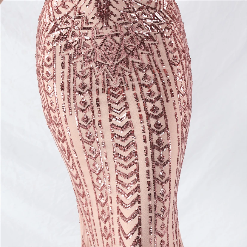 Robe de soirée haut de gamme ornée de perles florales et de plumes d'autruche. view 99