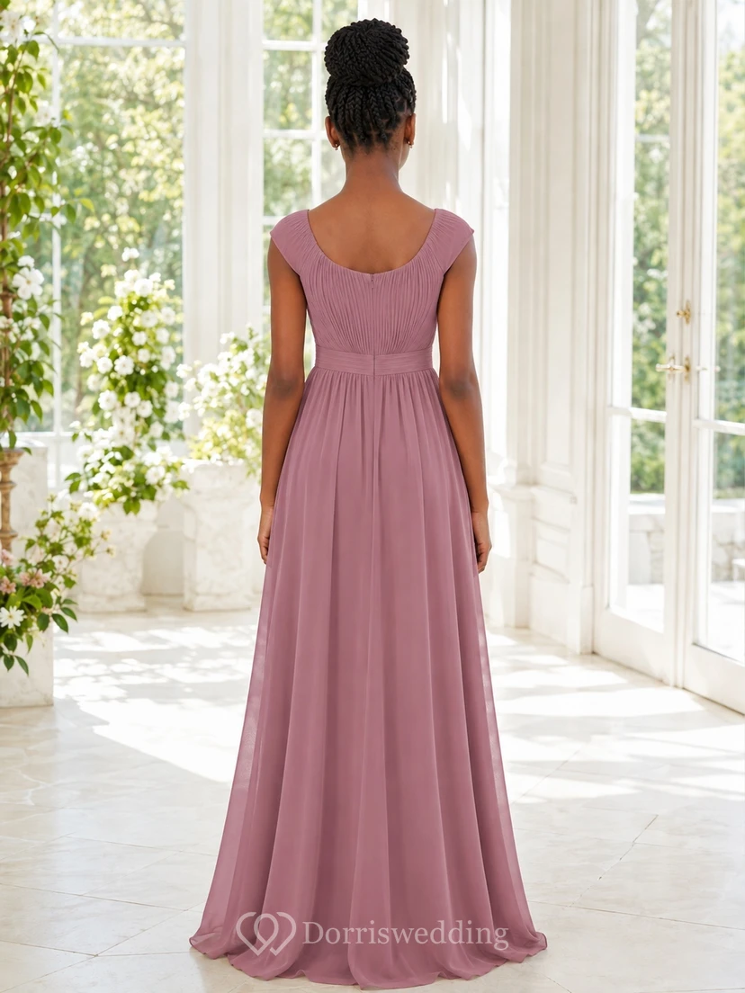 Vestido de dama de honor juvenil color rosa empolvado, corte en A, escote redondo, mangas cortas tipo casquillo. view 2
