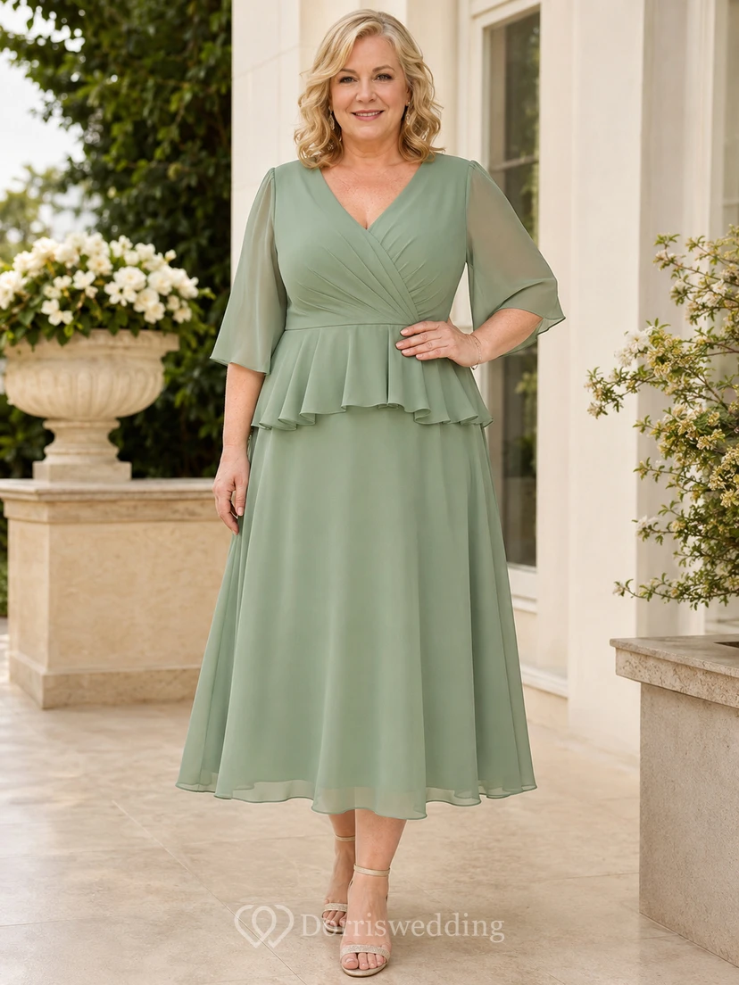 Elegantes Brautkleid in Übergröße in Salbeigrün mit V-Ausschnitt, Dreiviertelärmeln, Rüschen und Schößchen, A-Linien-Schnitt und Teelänge
