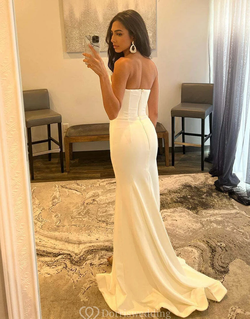 Robe fourreau blanche sexy fendue sur le côté, décolleté cœur et perles view 6