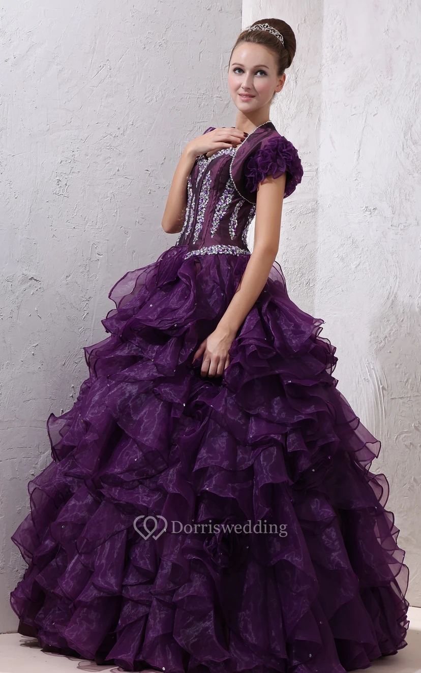 Robe de quinceañera en organza à décolleté cœur, ornée de volants et de perles view 4