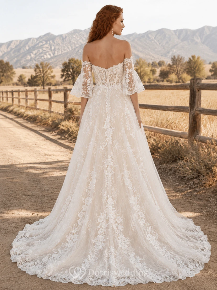 Robe de mariée champêtre en tulle, coupe trapèze, épaules dénudées, manches bouffantes, traîne chapelle, dos corset lacé view 2