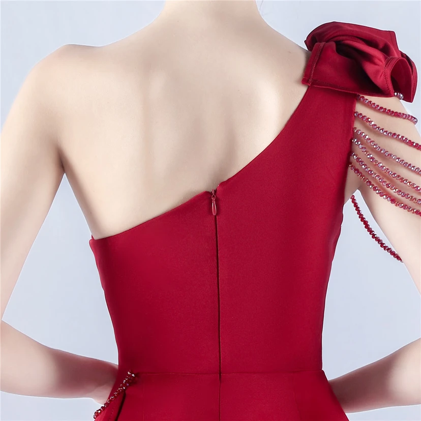 Vestido de noche de satén plisado con hombros descubiertos y escote alto, bordado a mano con cuentas y flores, para mujer. view 16