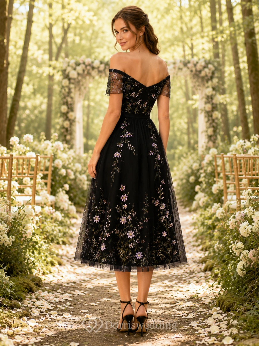Vestido midi negro de tul bordado floral con hombros descubiertos para invitadas view 2