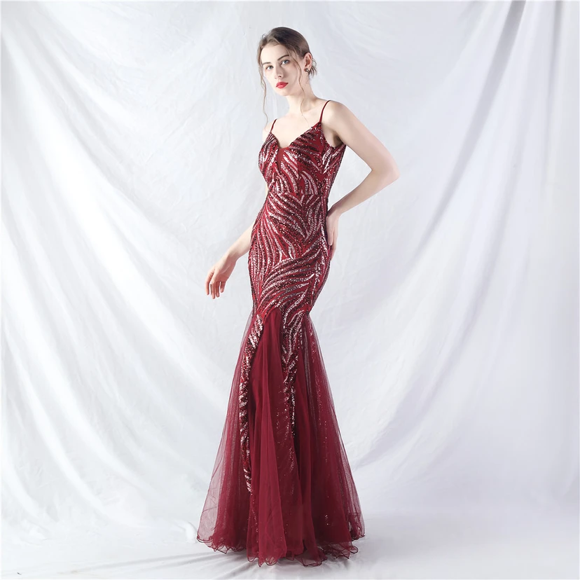Paillettenbesetztes Abendkleid aus Netzstoff und Trägern view 57