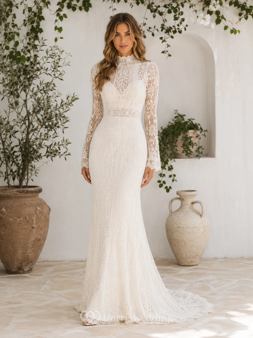 Robe de mariée bohème fourreau à col montant, manches illusion en dentelle, traîne balayée