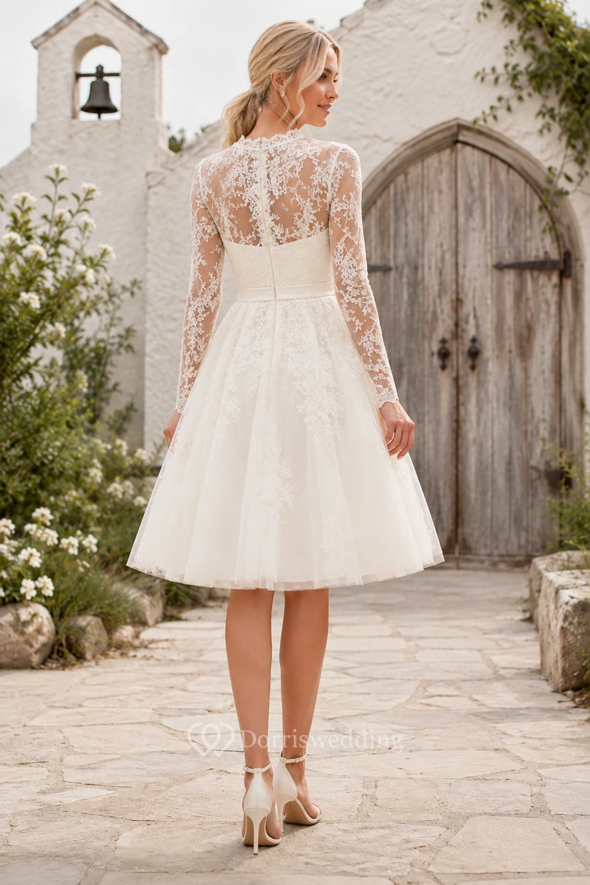Robe de mariée mi-longue en dentelle à manches longues et dos illusion view 2