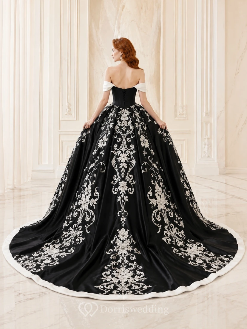 Schwarzes, schulterfreies Ballkleid aus Satin mit floraler Spitze, kurzen Ärmeln und Kathedralenschleppe view 2