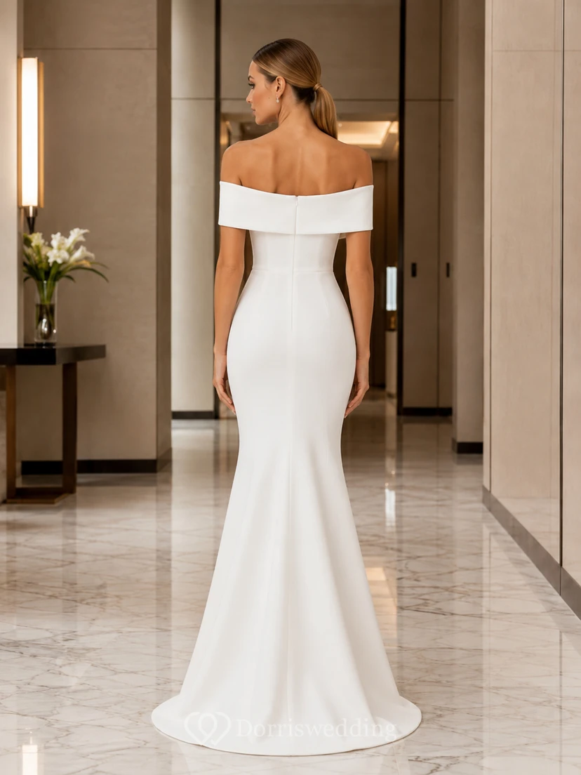Robe de mariée civile sirène en satin, épaules dénudées, traîne, dos nu plongeant en V et fermeture éclair. view 2