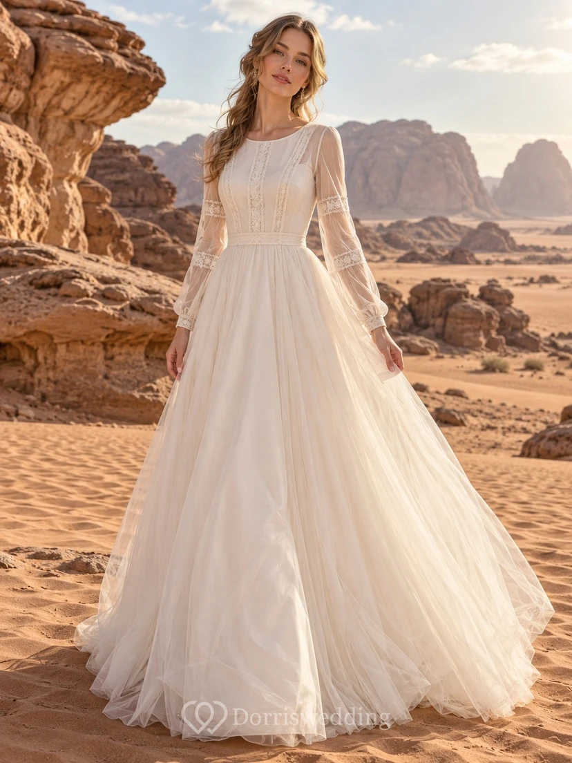 Vestido de novia sencillo de tul con escote barco, manga larga y corte en A con efecto ilusión y fruncido