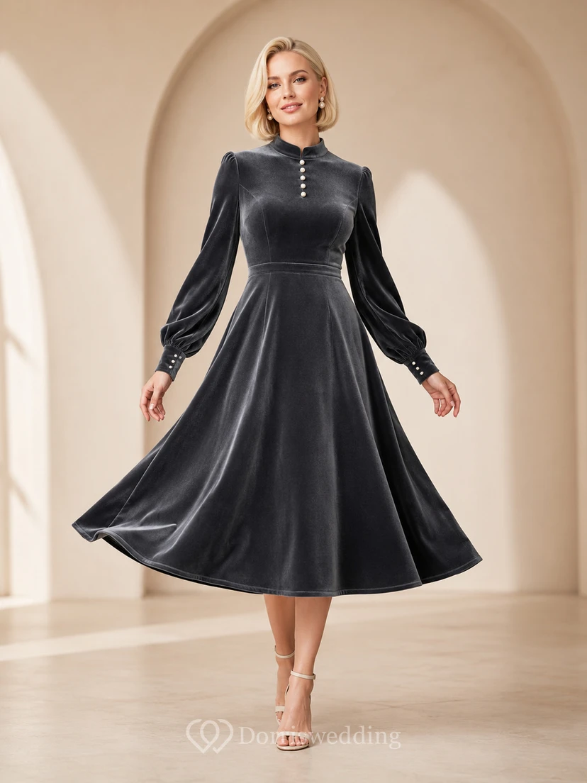 Robe de thé en velours gris acier à col montant et manches bouffantes