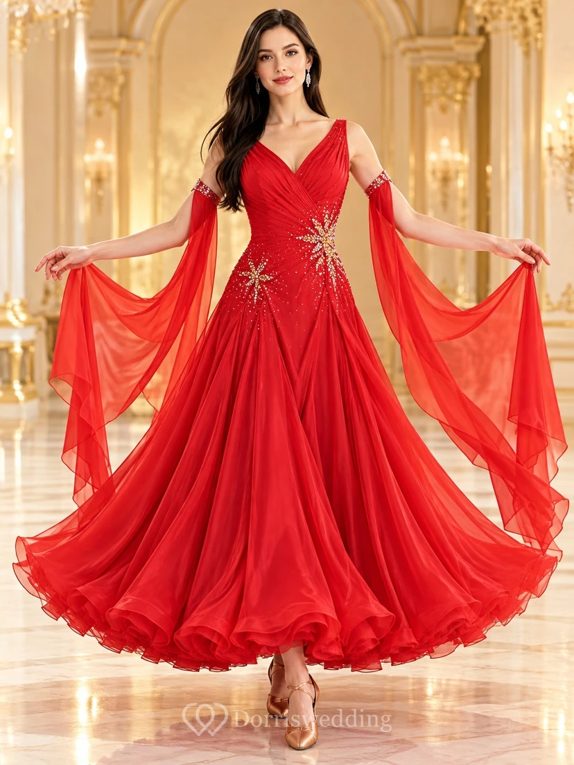Robe de bal rouge en mousseline de soie, col en V, manches cape drapées et col montant