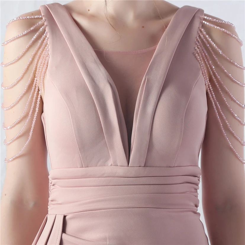 Ein Abendkleid aus insgesamt 8 Farben, gefertigt mit aufwendiger Satinfalttechnik und Perlenstickerei. view 17