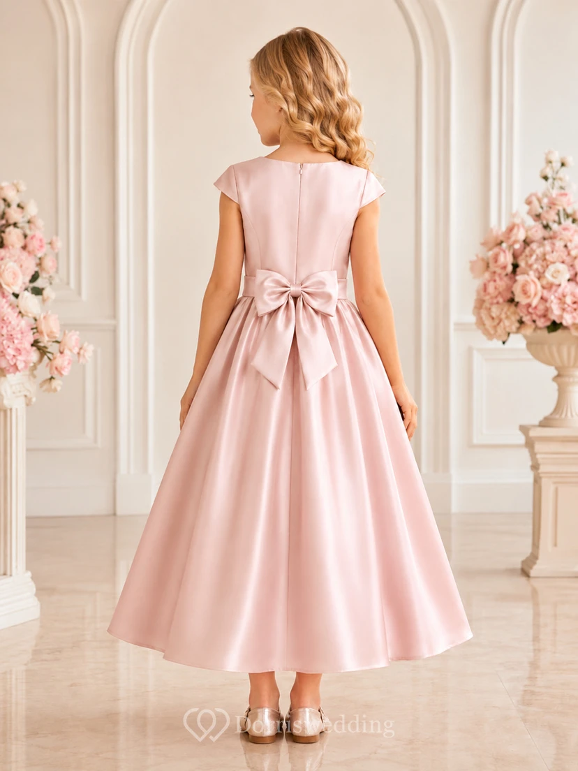 Rosafarbenes Satin-Kleid mit kurzen Ärmeln, Teelänge, A-Linie und Schleife – perfekt für Blumenmädchen bei einer Gartenhochzeit. view 2