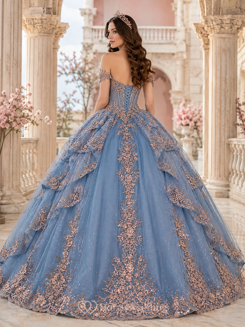 Robe de bal de princesse de quinceañera de luxe bleu poudré et or rose doré, épaules dénudées et superposées view 2