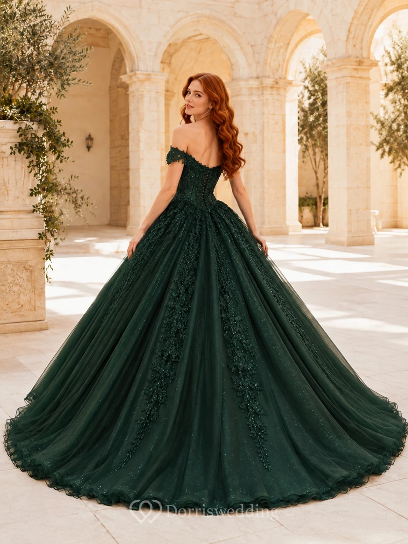 Vestido de quinceañera largo hasta el suelo, de tul, encaje floral, encaje y hombros descubiertos, color verde oscuro. view 2