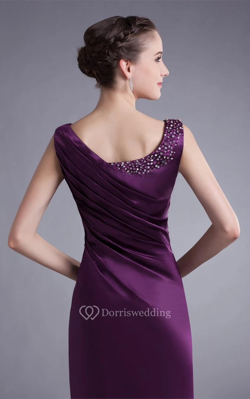 Robe longue sans manches en satin avec effet stress view 8