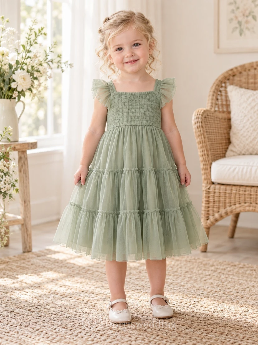 Teelanges, salbeigrünes Sommerkleid in A-Linie aus Tüll mit eckigem Ausschnitt, flatternden Ärmeln und Smokdetails für Blumenmädchen