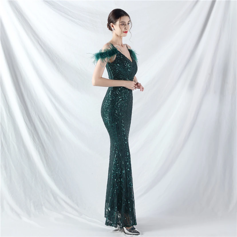 Robe de soirée haut de gamme ornée de perles florales et de plumes d'autruche. view 43