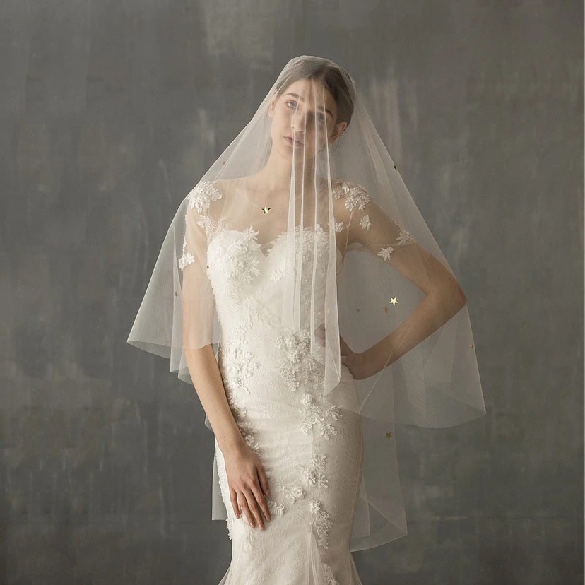 Voile de mariée romantique et doux à deux niveaux, longueur bout des doigts. view 2