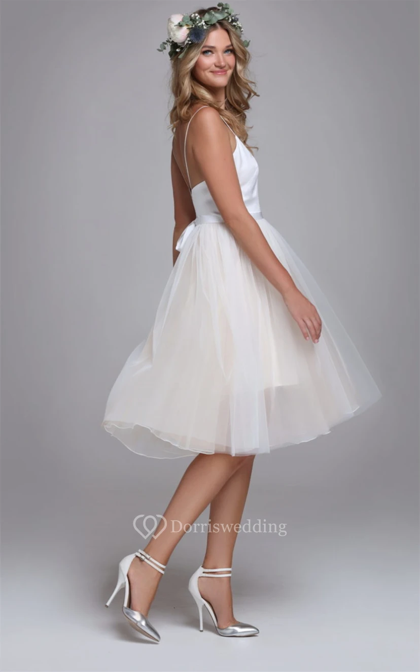 Robe de mariée moderne en dentelle et tulle, coupe trapèze, longueur genou, avec corsage amovible view 4