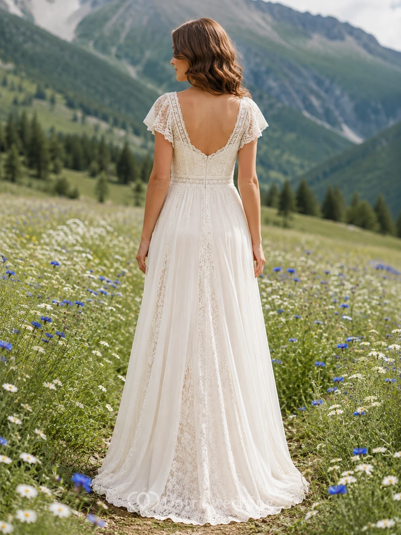 Robe de mariée bohème en dentelle à manches papillon Petite Mountain view 2