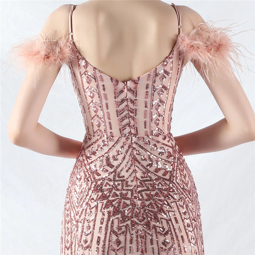 Robe de soirée haut de gamme ornée de perles florales et de plumes d'autruche. view 96