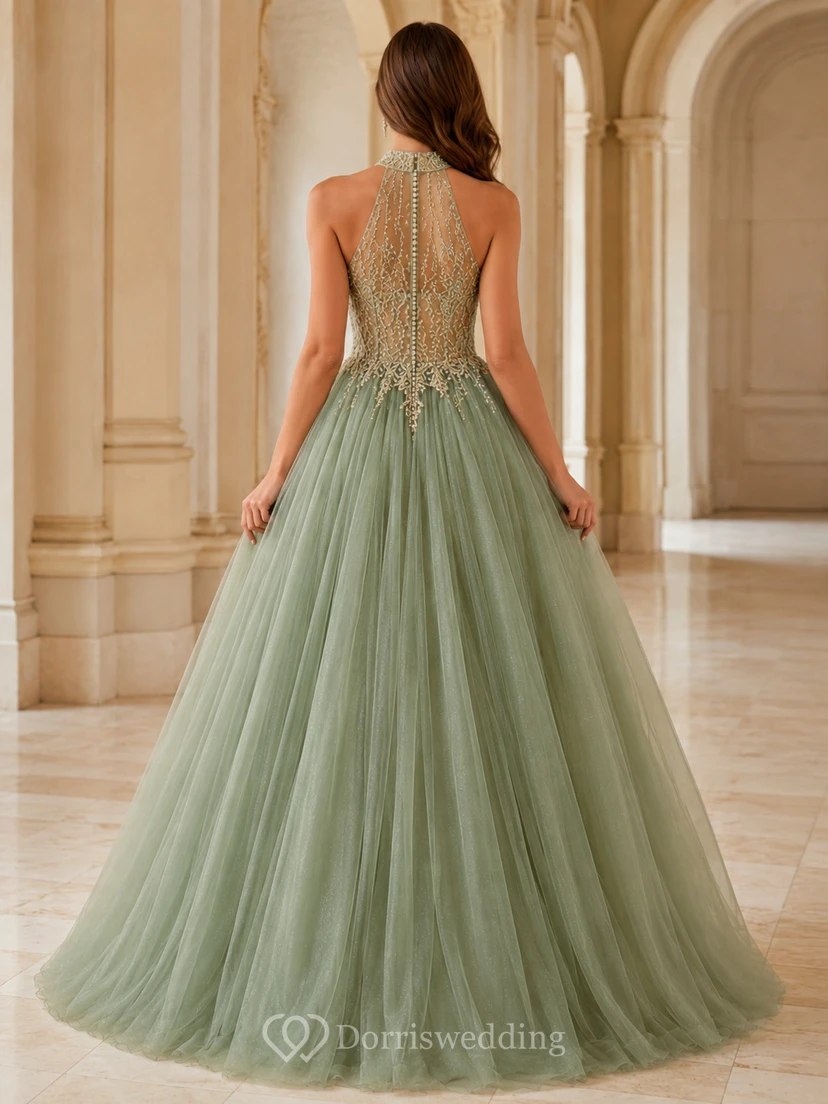 Robe de bal élégante de princesse pour les 16 ans, vert sauge, col montant, ornée de perles dorées et de tulle. view 2