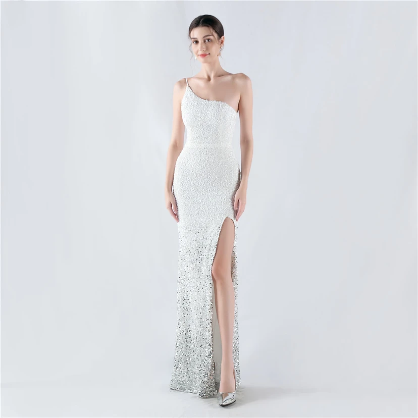 Sexy Abendkleid mit Samtsaum, Farbverlauf, Pailletten, hohem Schlitz und schräger Schulterpartie video preview