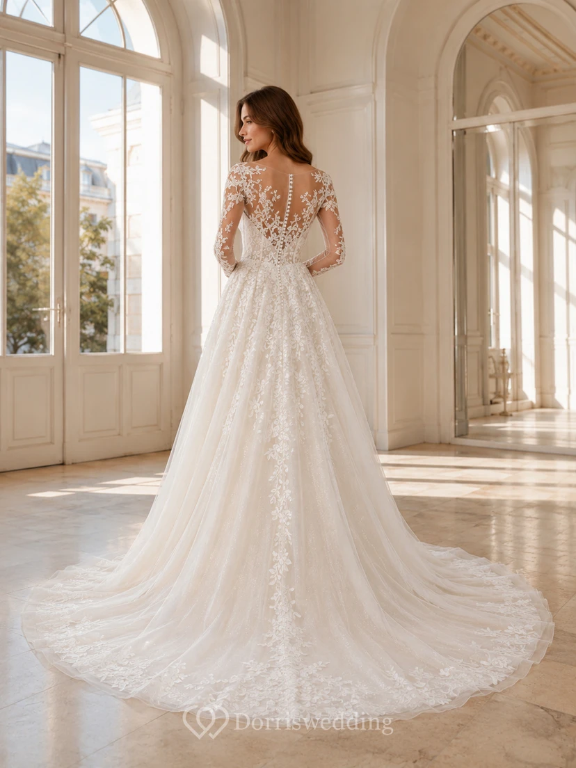 Robe de mariée en dentelle raffinée, tulle, épaules dénudées, manches longues transparentes, coupe trapèze, traîne chapelle, applications florales et dos illusion view 2