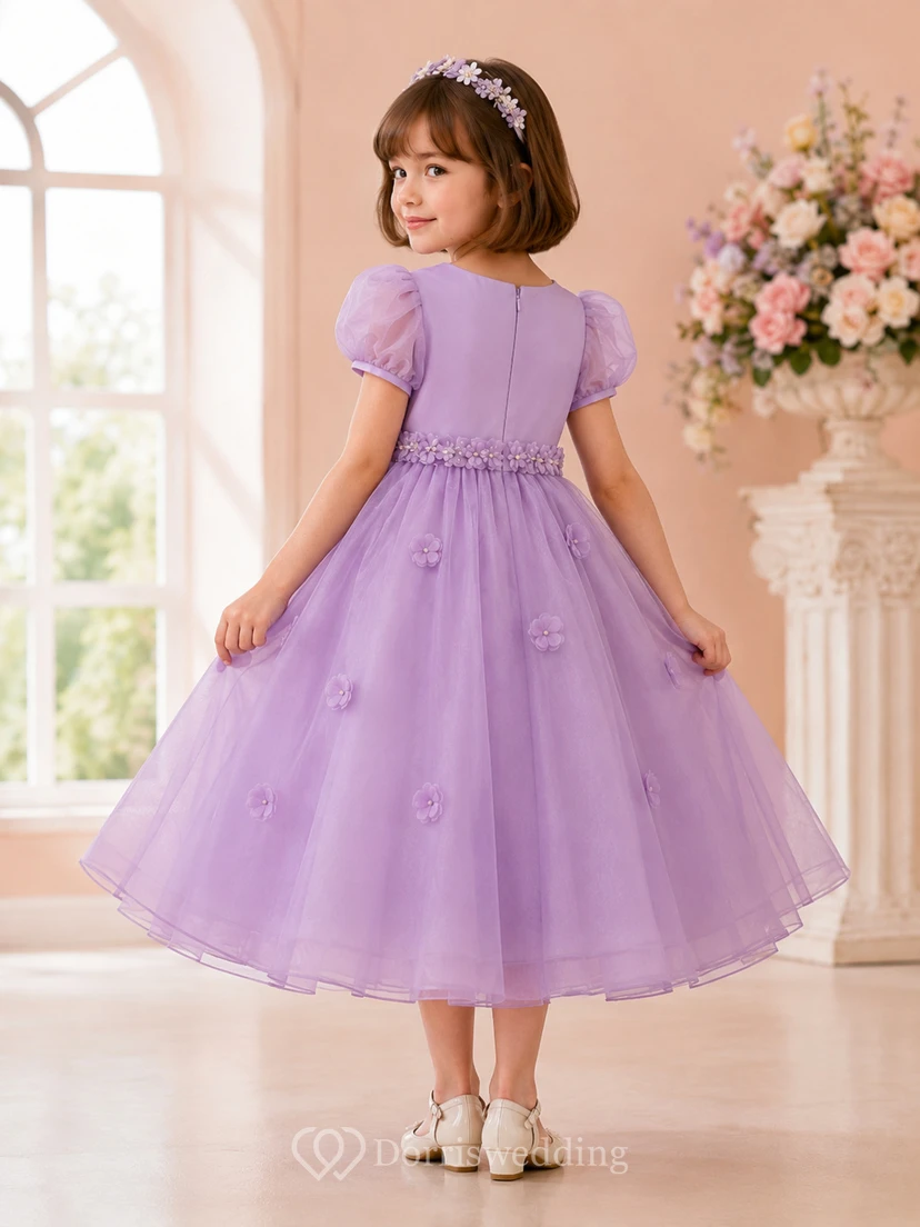 Bezauberndes, teelanges A-Linien-Kleid aus Organza mit Puffärmeln und floralem Lavendelmuster für Blumenmädchen und Garten view 2